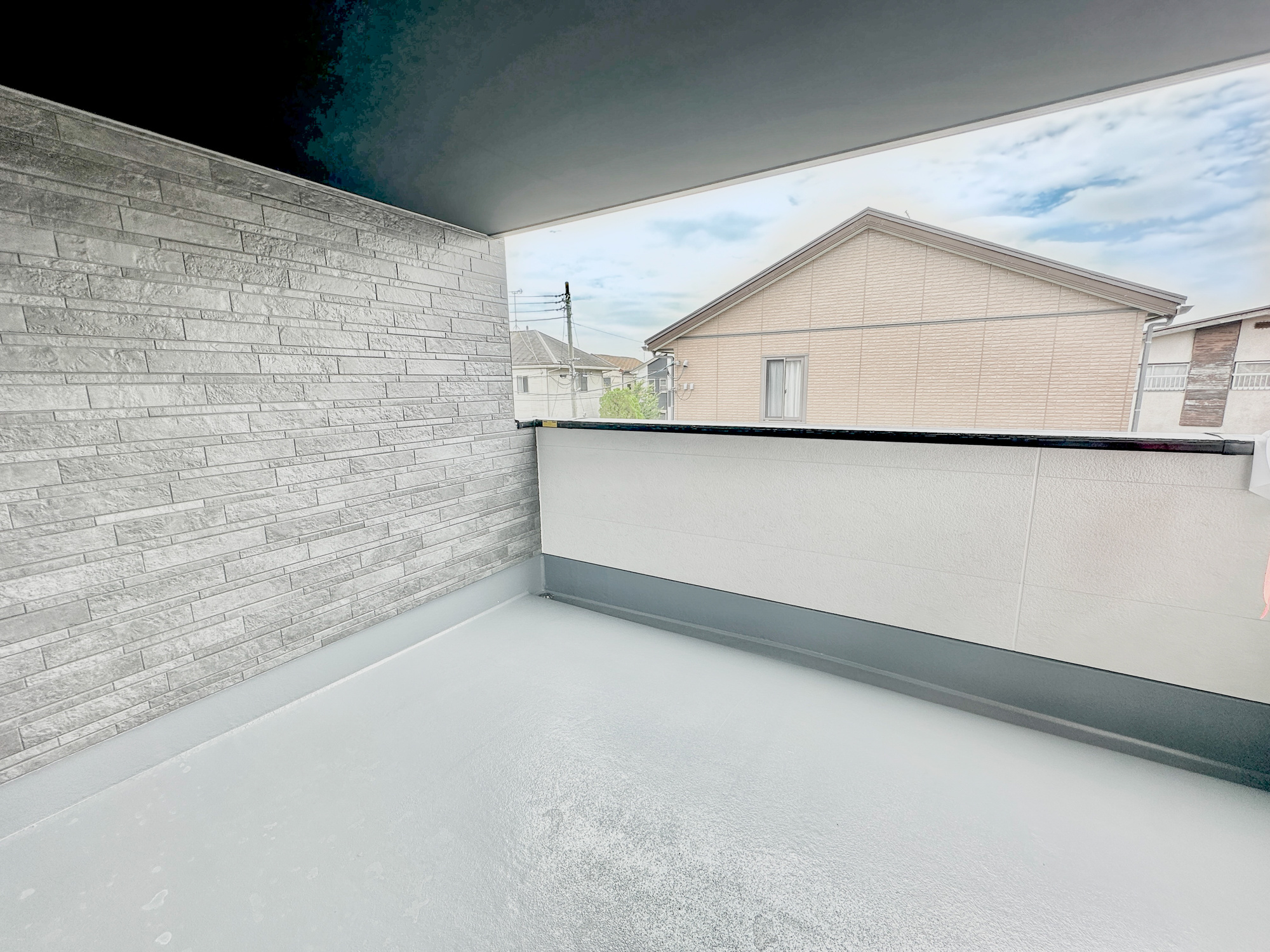 宇都宮市一ノ沢町３期　新築住宅全１棟のバルコニー|インナーバルコニーなので急な雨でも安心♪広々としたバルコニーで日々の洗濯物はもちろん、布団などの大物もたくさん干していただけます♪