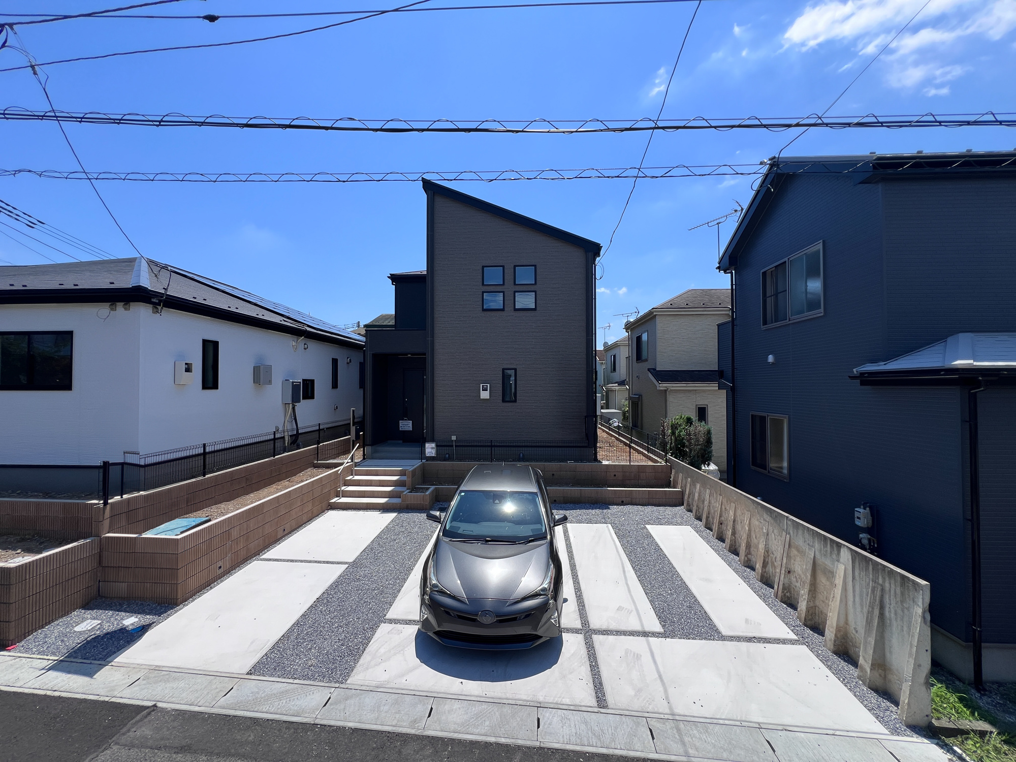 宇都宮市上戸祭４丁目の新築一戸建の駐車場|【同社施工例】車庫土間施工、駐車２～３台可能です(^^♪