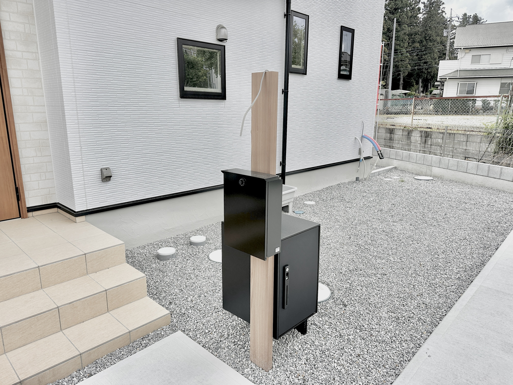 宇都宮市滝の原３丁目　新築住宅全１０棟の設備|おしゃれな機能ポールにはポスト、インターフォン、表札設置可能です♪