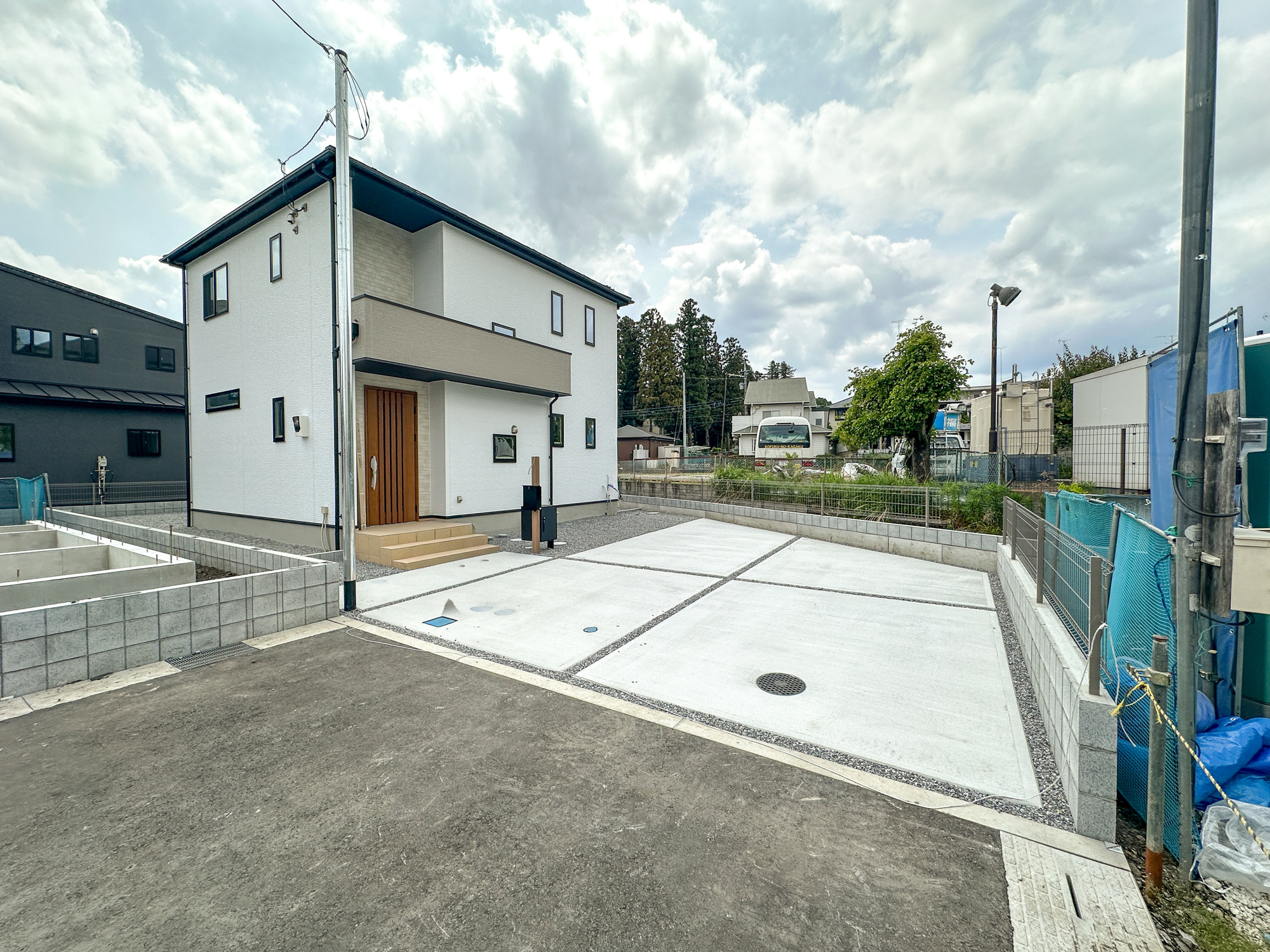 宇都宮市滝の原３丁目　新築住宅全１０棟の駐車場|車庫土間施工、駐車2台可能です(^^♪