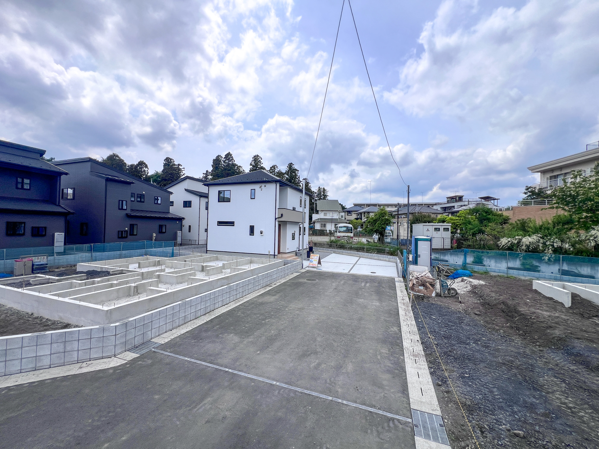 宇都宮市滝の原３丁目　新築住宅全１０棟の前面道路含む現地写真|低層の一戸建てを中心とした街並みが整然と続き、周辺は高い建物が建っていないので、採光や開放性に恵まれ、空が広く緑の多い閑静な趣を感じる環境です。