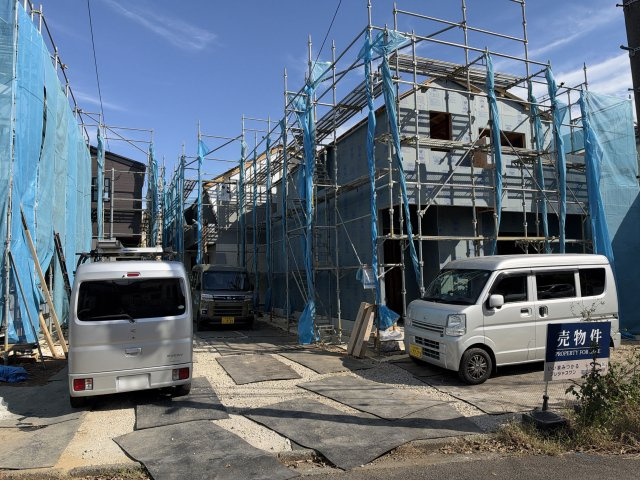 町田市鶴川４丁目の新築一戸建の外観|現地（2026年10月）撮影。公園や小学校が徒歩3分と子育て環境も良好な立地。全室2面採光で陽当りも通風も心地よい新築戸建です！ぜひお気軽にお問い合わせください。