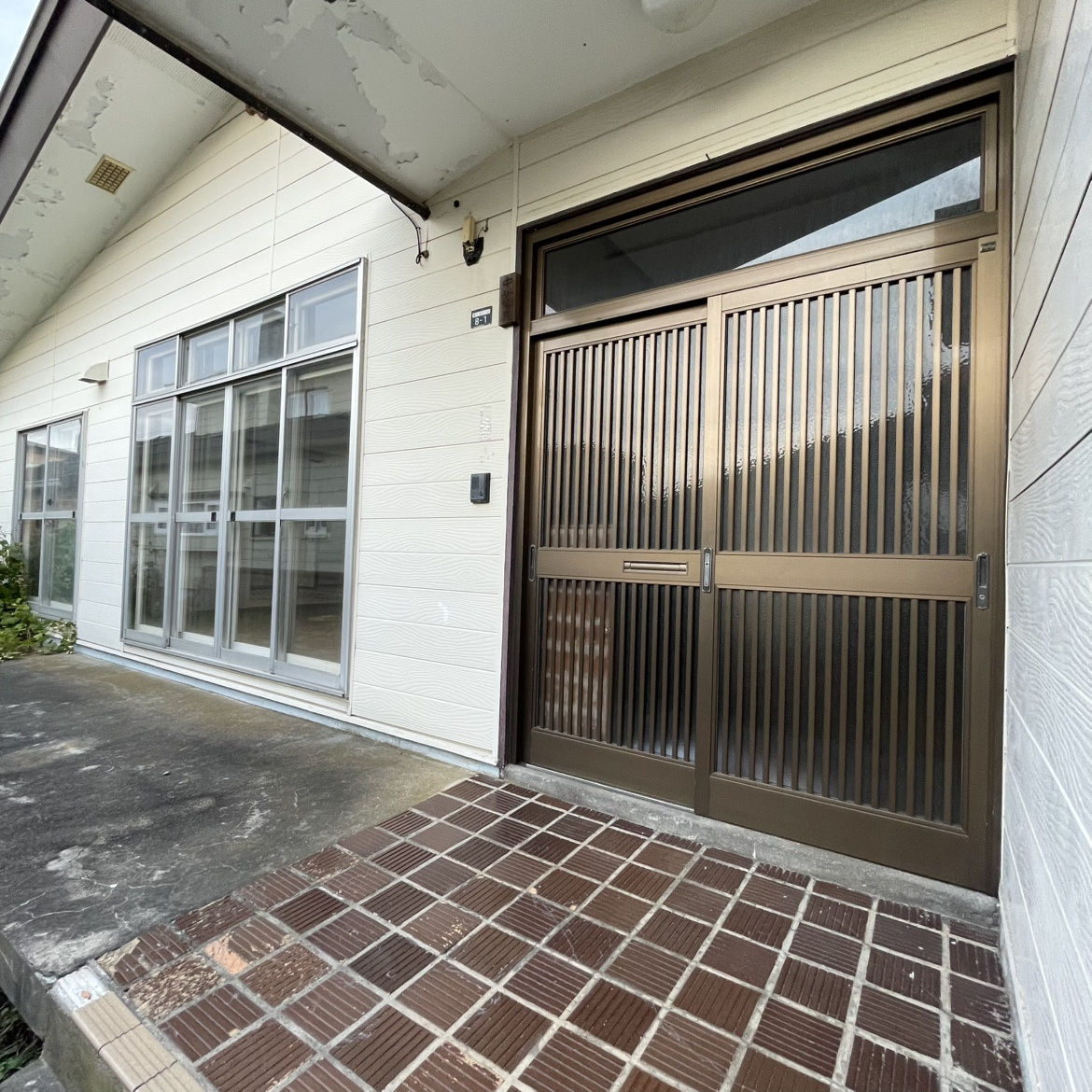 登別市富士町5丁目8-1　平屋中古住宅の玄関