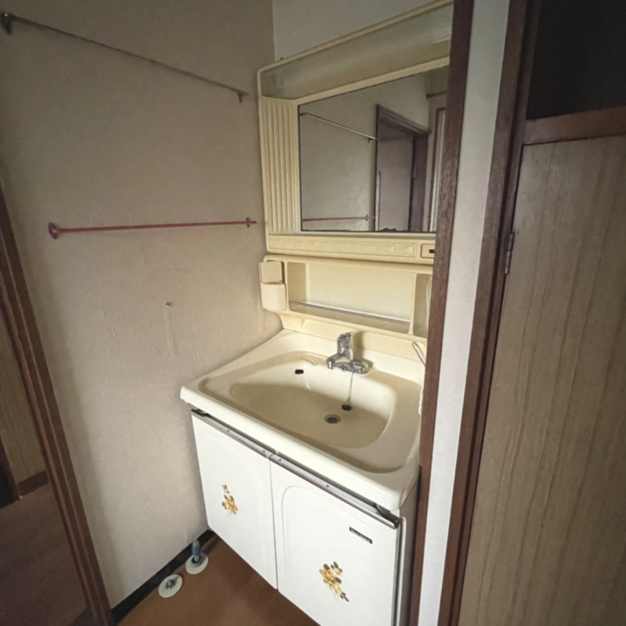 登別市富士町5丁目8-1　平屋中古住宅の独立洗面台