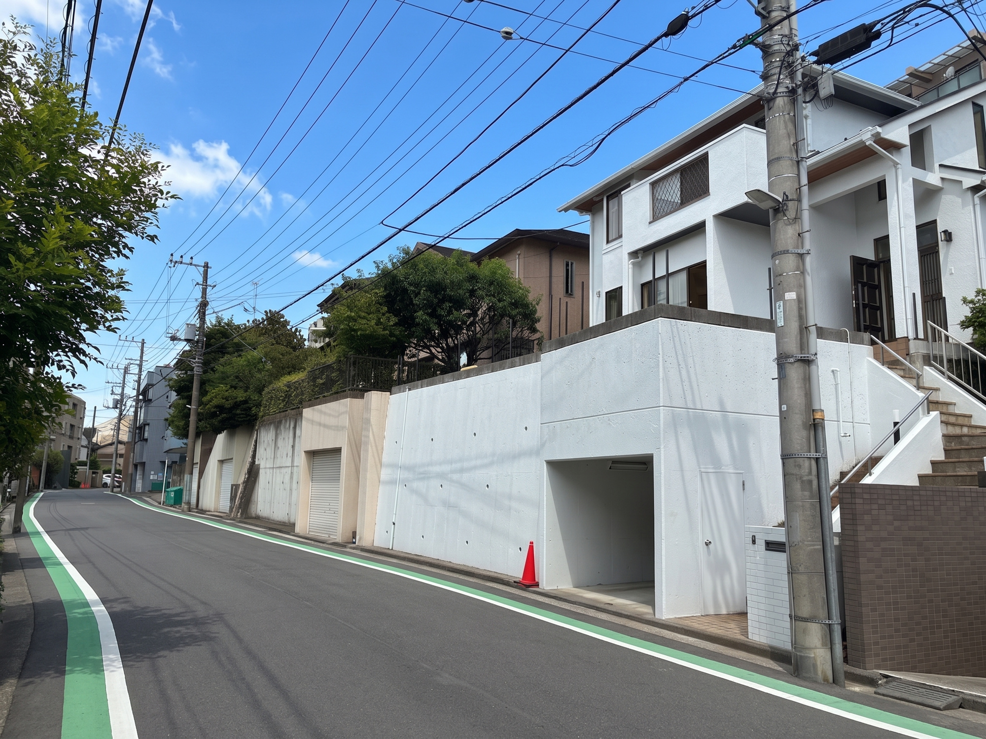 【前面道路含む現地写真】