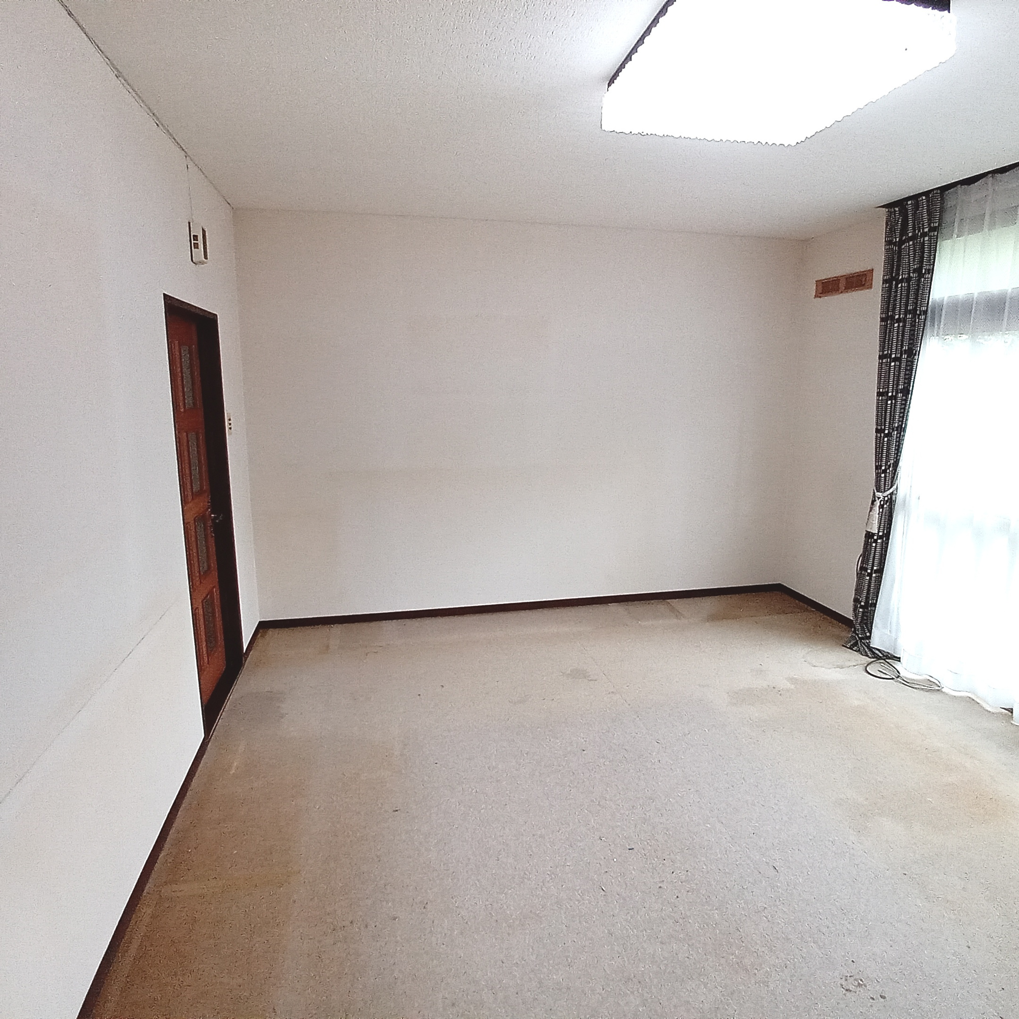 室蘭市白鳥台4丁目40₋6　中古住宅の居間・リビング