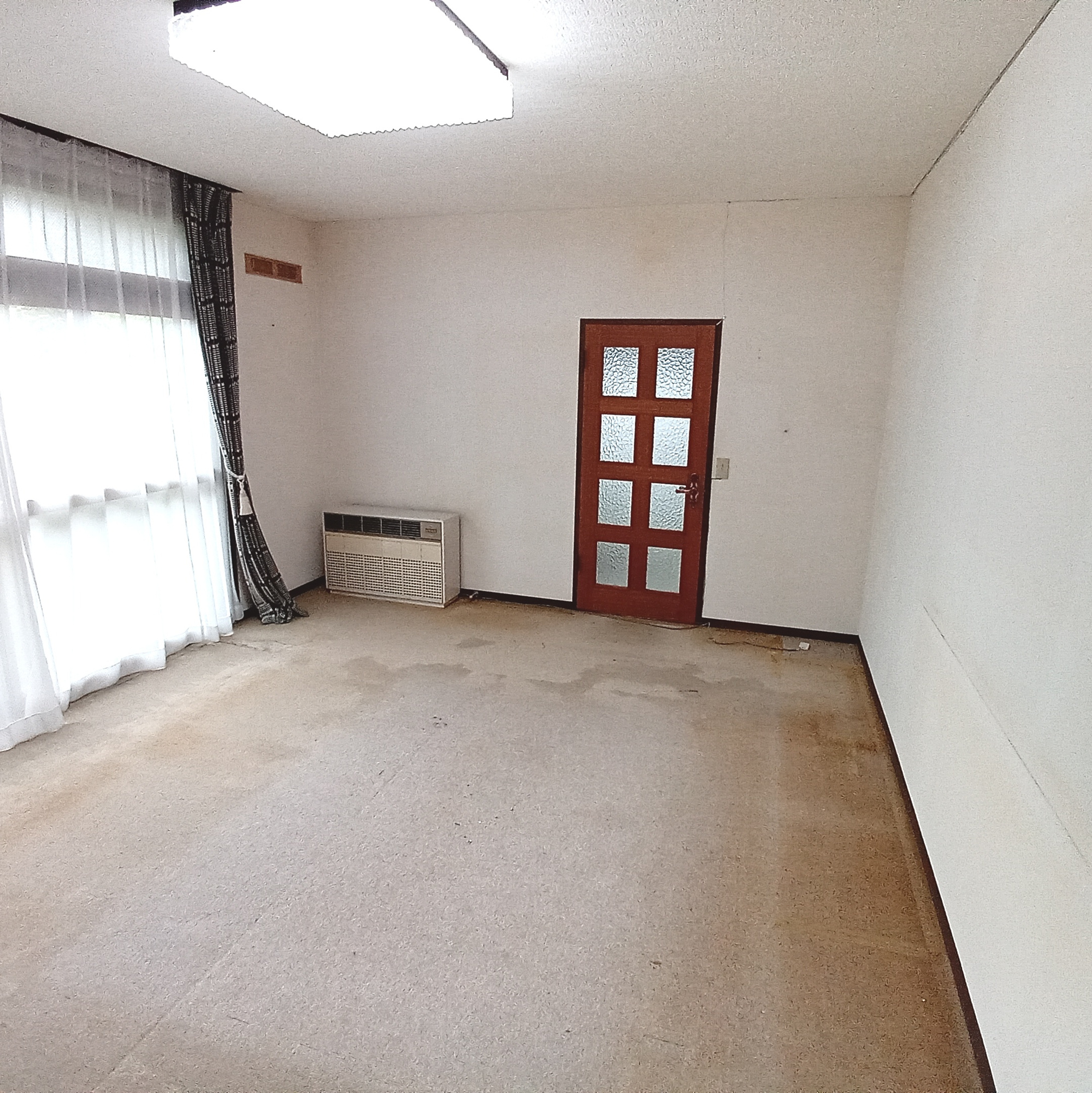 室蘭市白鳥台4丁目40₋6　中古住宅の居間・リビング