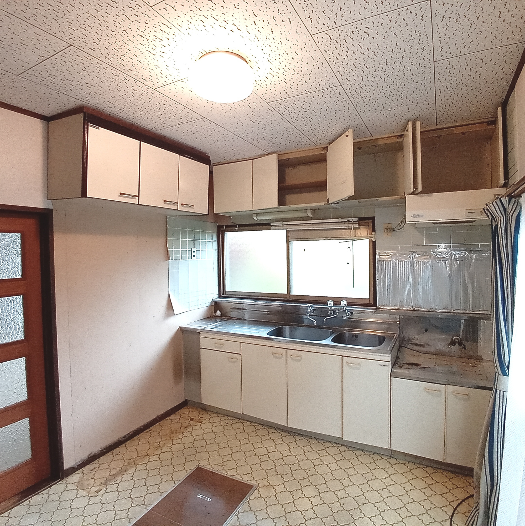 室蘭市白鳥台4丁目40₋6　中古住宅のキッチン