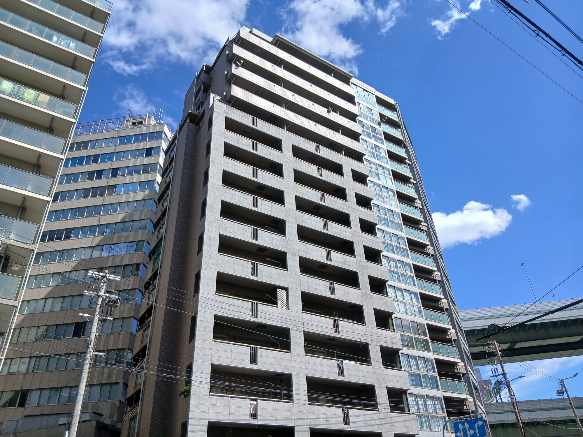 イトーピア本町通りの外観