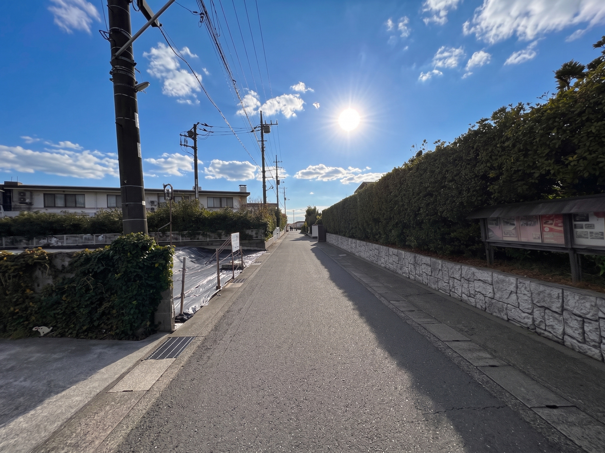 【前面道路含む現地写真】