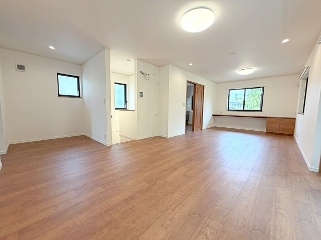 藤沢市片瀬山五丁目戸建の居間・リビング|おしゃれな居間です