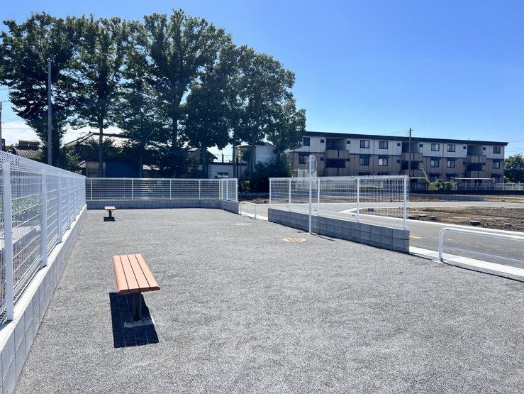久喜市西（全28区画）分譲地内公園　周辺は公園がいくつも点在し、緑の多い環境です。