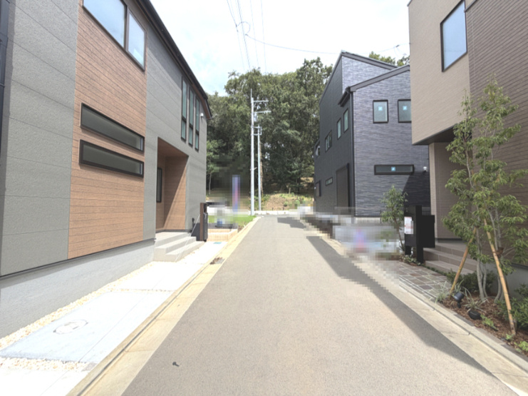 前面道路含む現地写真です