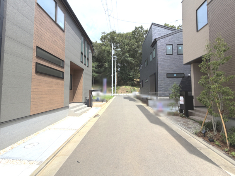 前面道路含む現地写真です