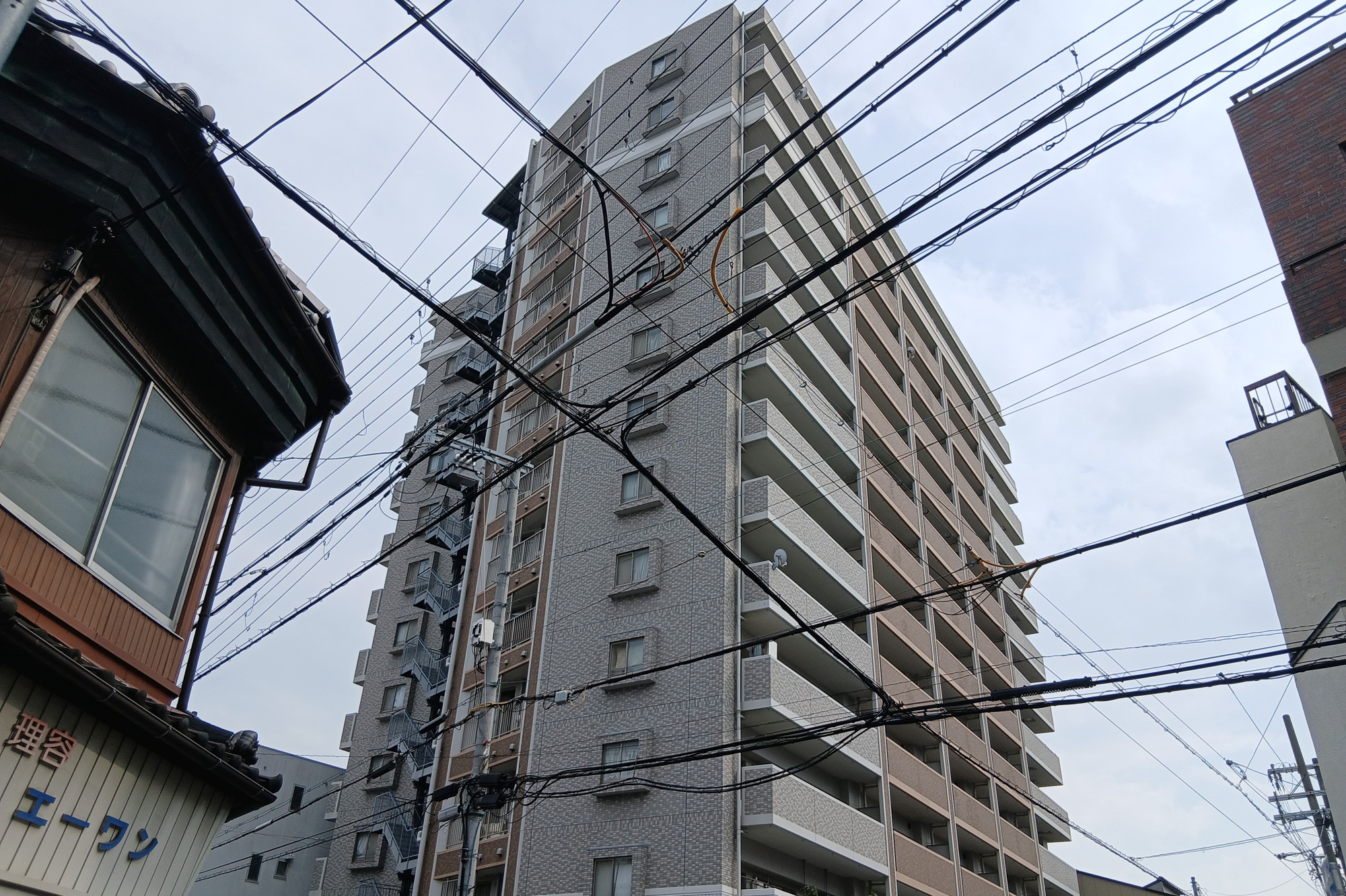 エスリード九条の外観