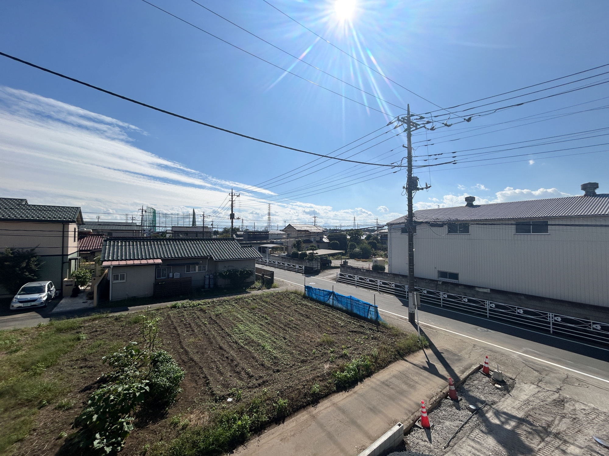 高崎市島野町　新築住宅全2区画の展望|低層の一戸建てを中心とした街並みが整然と続き、周辺は高い建物が建っていないので、採光や開放性に恵まれ、空が広く緑の多い閑静な趣を感じる環境です。