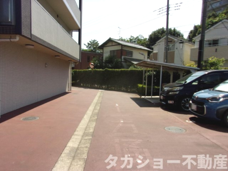レクセル稲毛パークスの駐車場