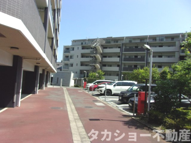 レクセル稲毛パークスの駐車場