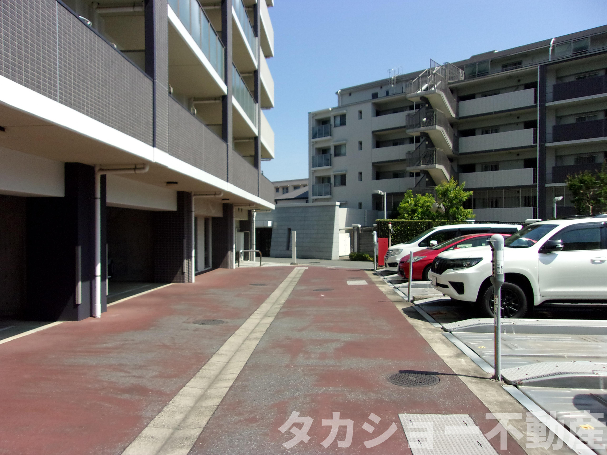 レクセル稲毛パークスの駐車場