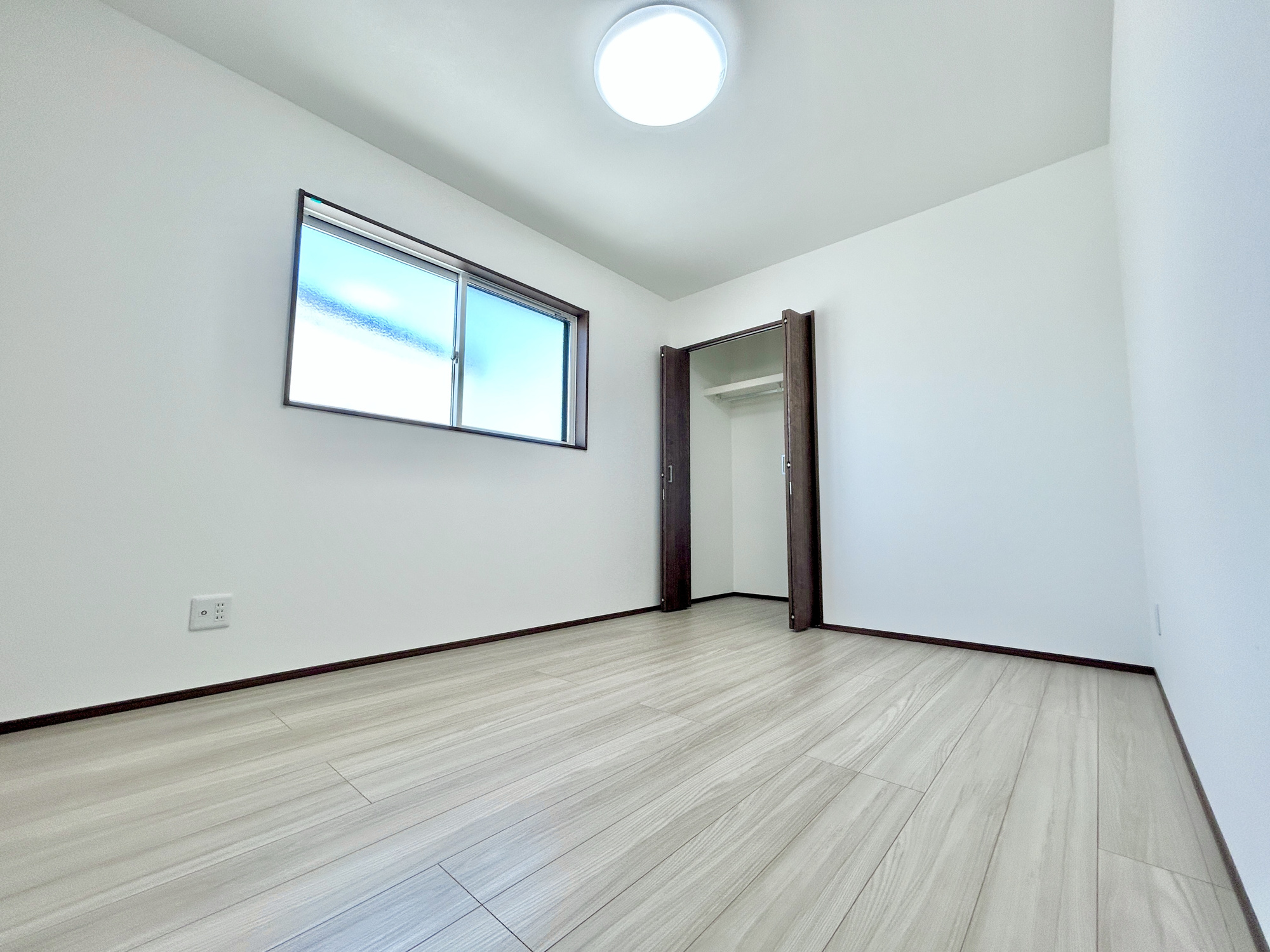 前橋市箱田町第9期　新築住宅全7棟の子供部屋|家族一人ひとりの大切なプライベート空間。趣味に合わせて使って頂けるようシンプルに仕上げてあります。暮らし心地を大きく左右する収納を、適材適所に配置し使い勝手を考慮しました。