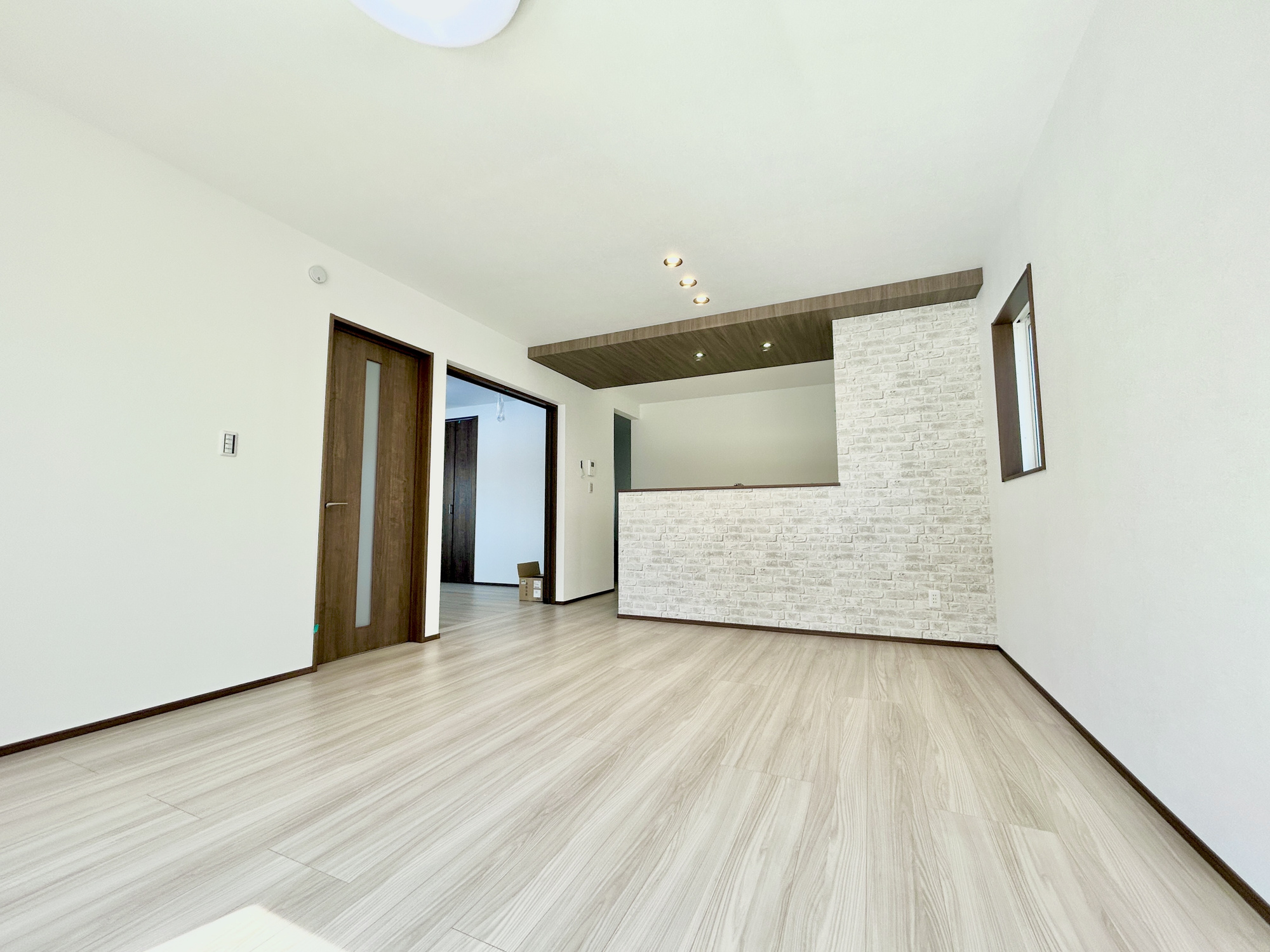 前橋市箱田町第9期　新築住宅全7棟の居間・リビング|オープンでのびやかな空間を生み出す、こだわりの広がりとゆとり。家族と過ごす時間を大切にしたい方にぴったりの明るくゆとりある住空間です。