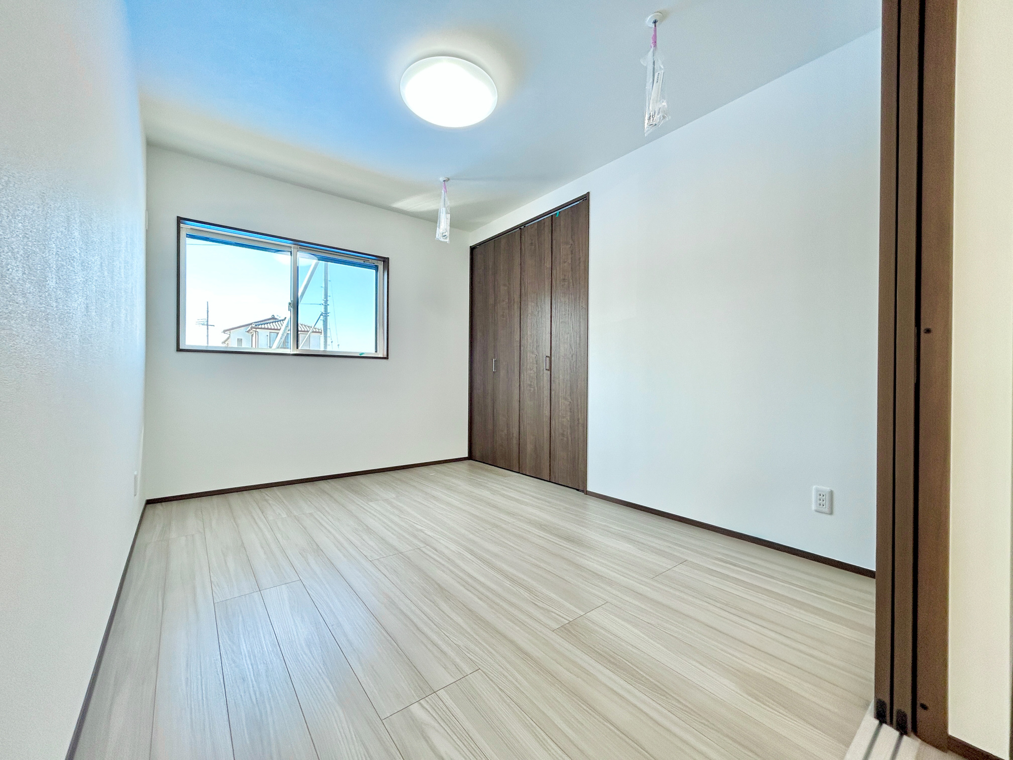 前橋市箱田町第9期　新築住宅全7棟の洋室|LDKと隣接した洋室。
リビングから目が届く場所なので、お子様の遊び部屋・お昼寝スペースとして使うのもオススメです♪