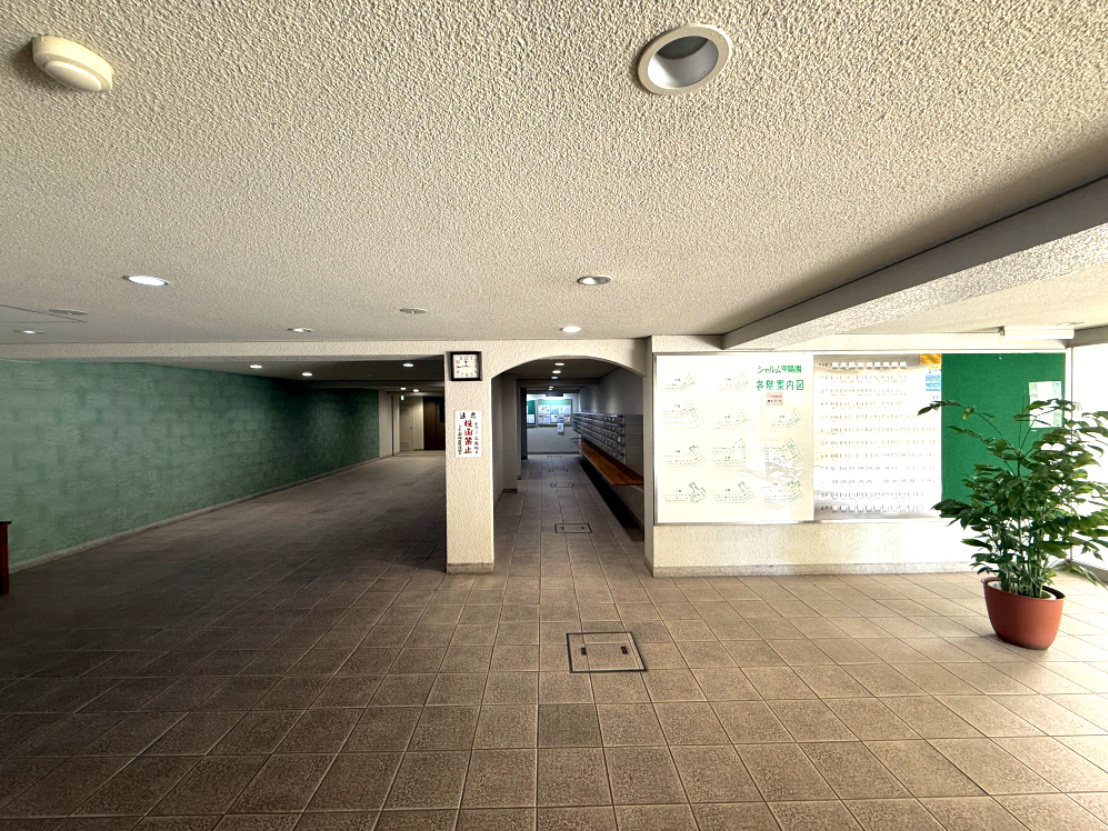シャルム甲陽園のエントランス