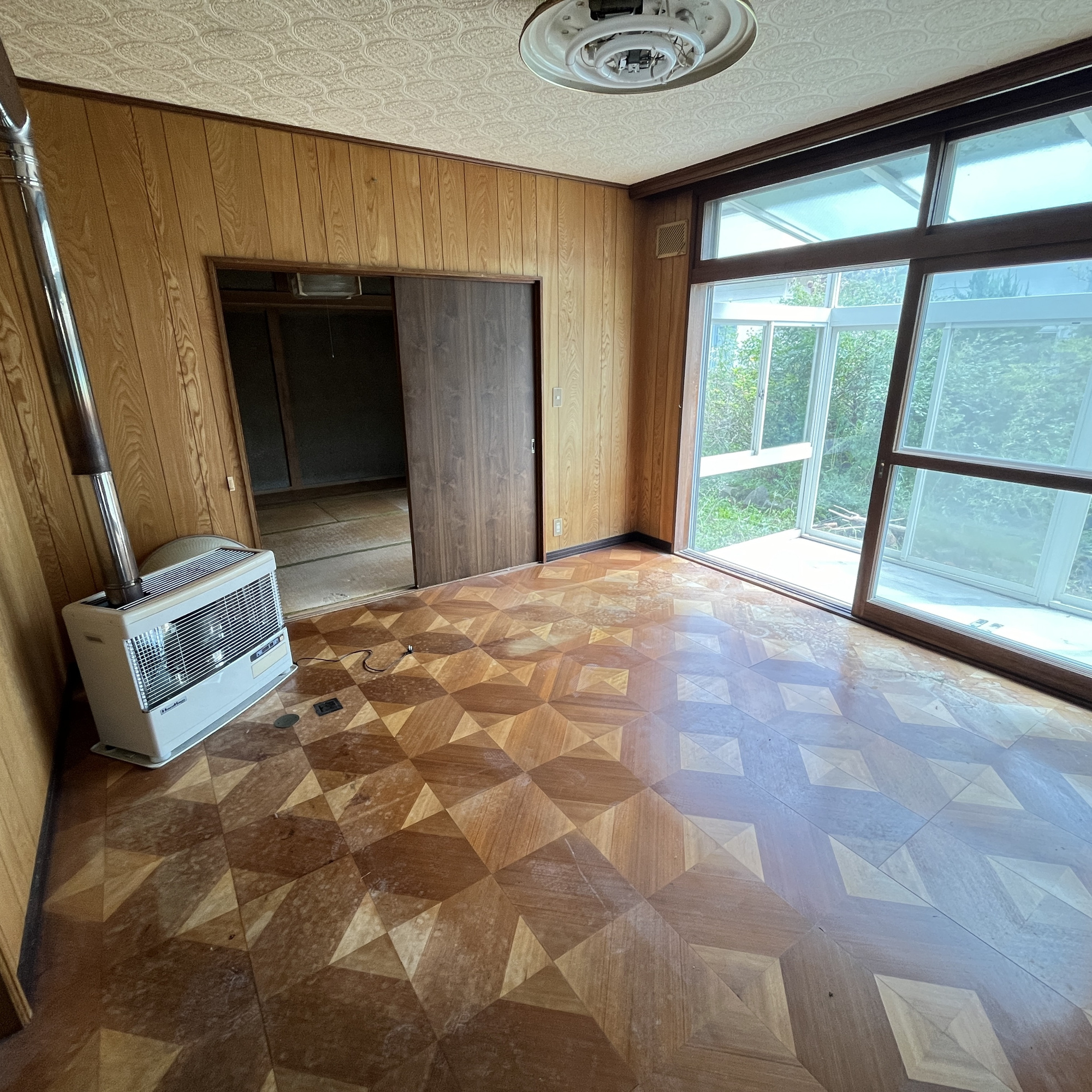 登別市緑町1丁目11-10　中古住宅の居間・リビング