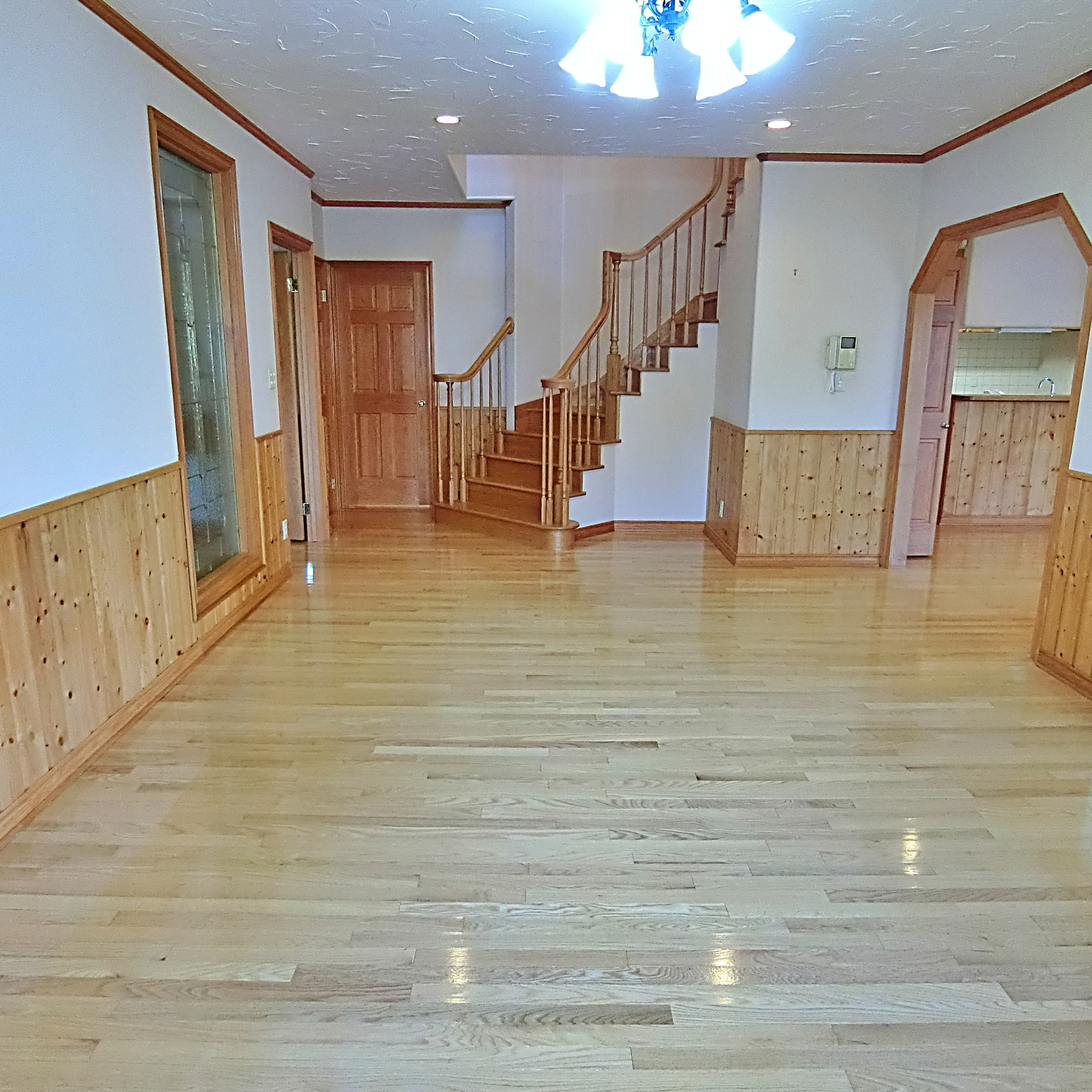 室蘭市高砂町４丁目5-4　中古住宅の居間・リビング