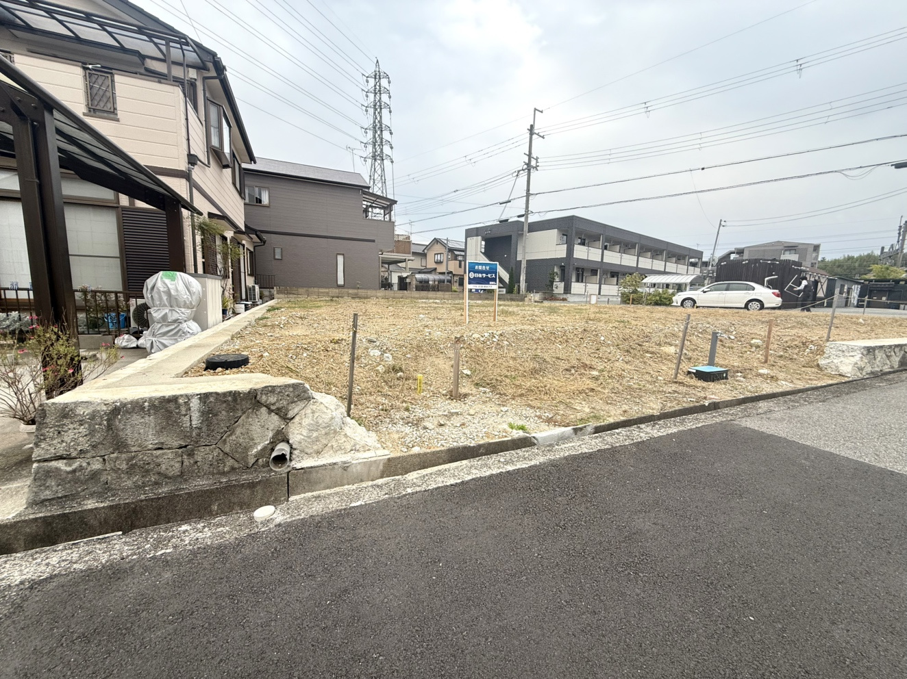 三田市南が丘2丁目土地　1号地の前面道路含む現地写真|ご家族のライフスタイルに合わせて、理想の住まいを自由に実現できます。