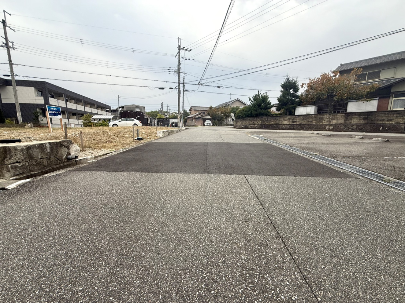 三田市南が丘2丁目土地　1号地の前面道路含む現地写真