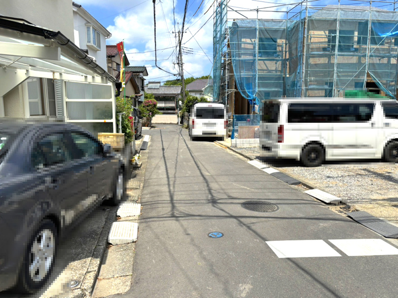取手市新取手2丁目　1号棟　前面道路を含む現地写真