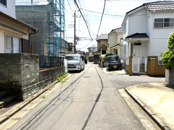取手市新取手2丁目　1号棟　前面道路を含む現地写真