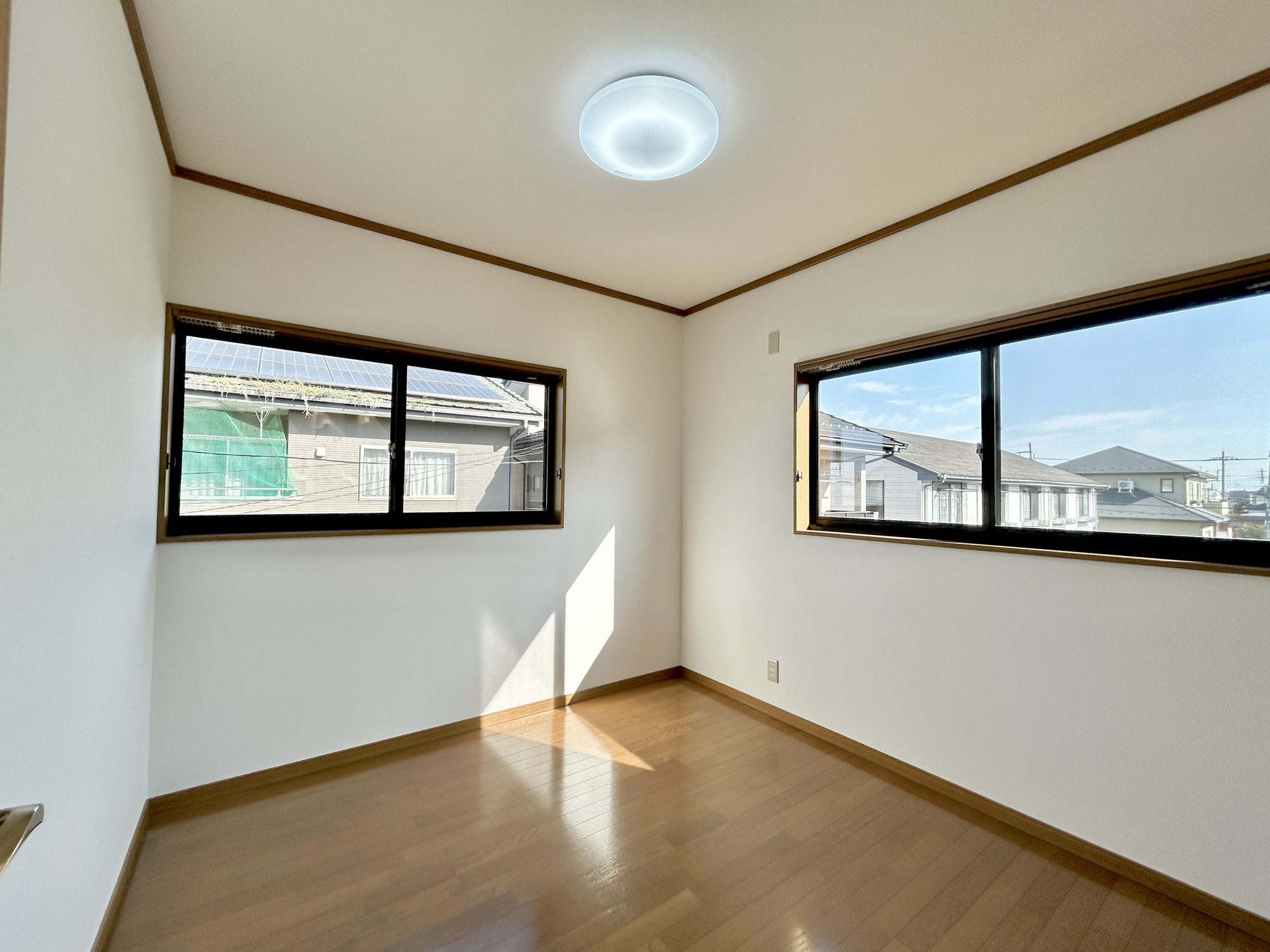 前橋市箱田町　中古物件の洋室|家族一人ひとりの大切なプライベート空間。趣味に合わせて使って頂けるようシンプルに仕上げてあります。暮らし心地を大きく左右する収納を、適材適所に配置し使い勝手を考慮しました。