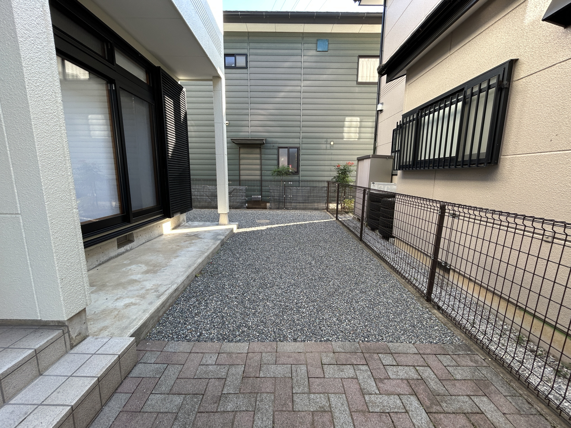 前橋市箱田町　中古物件の庭|砂利が施工してあるのでお庭のお手入れ不要です♪