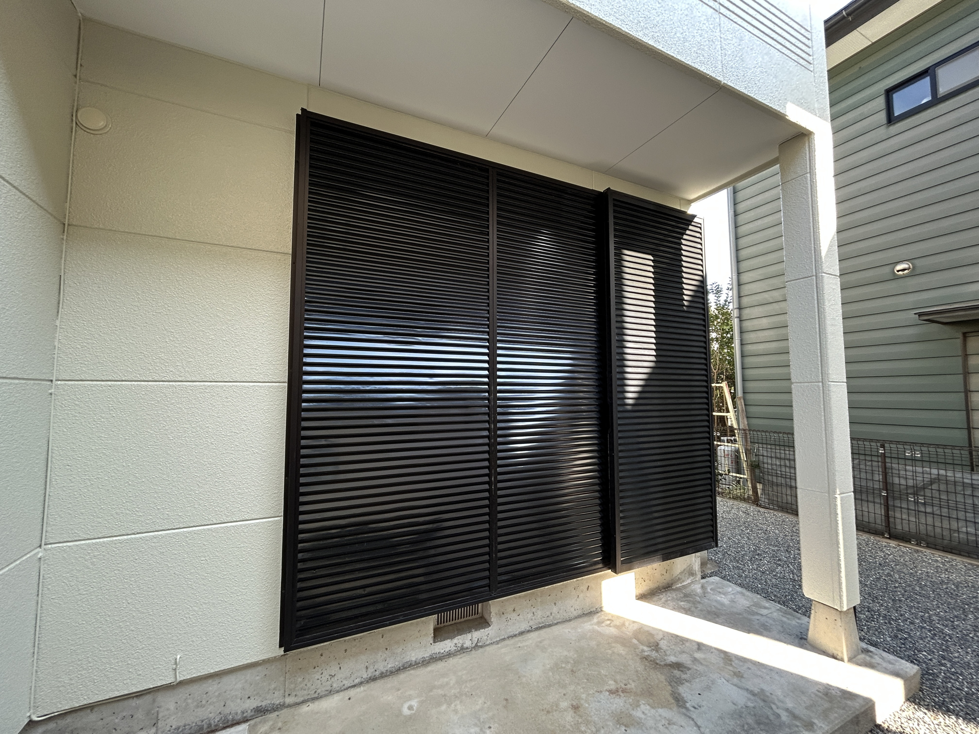 前橋市箱田町　中古物件の防犯設備|防風、防犯、防音、断熱と様々な効果を発揮する雨戸付きです♪