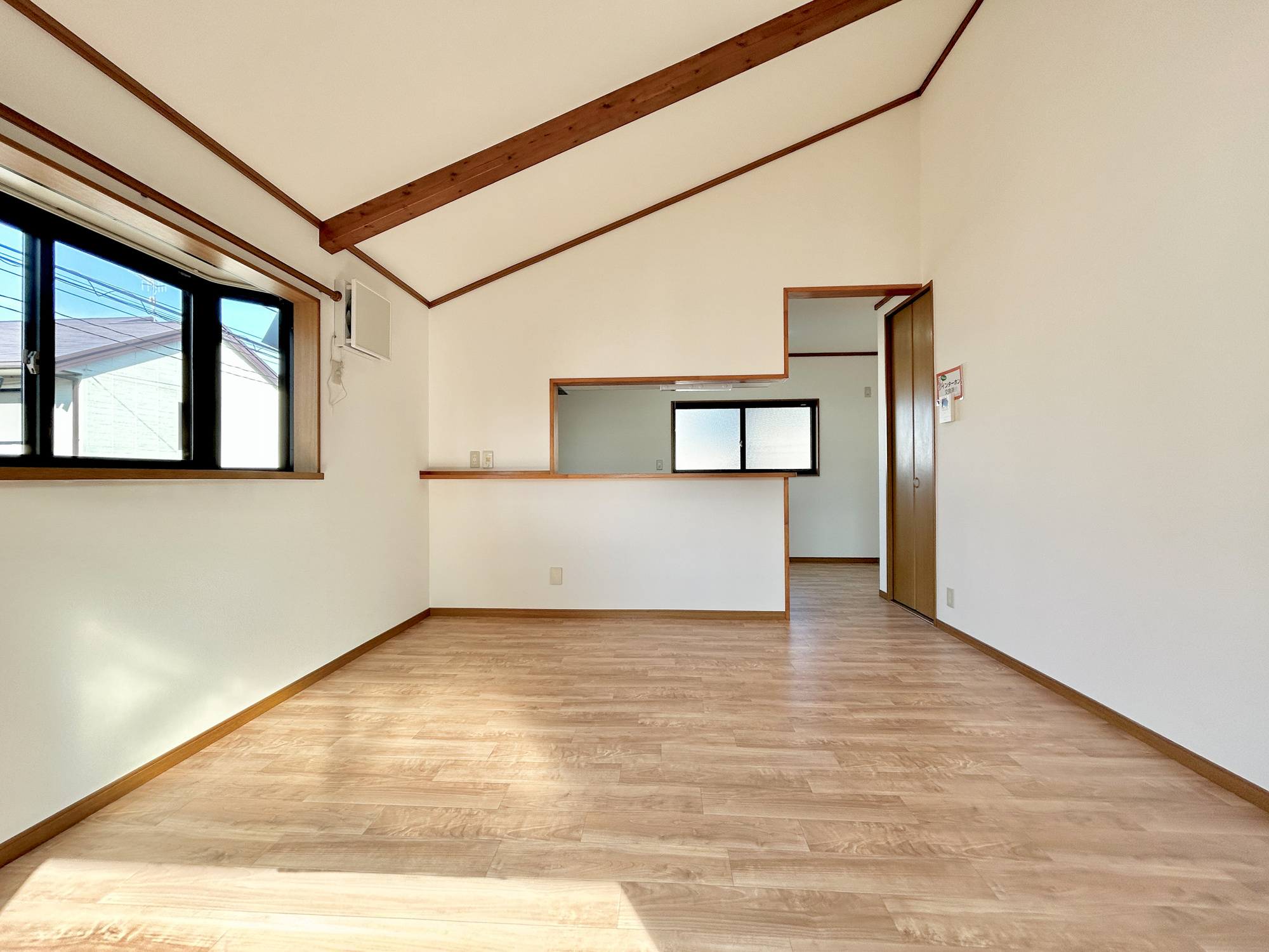 前橋市箱田町　中古物件の居間・リビング|室内にいても、たっぷりの陽光と爽やかな風を感じて頂ける、開放感あふれるリビングです。
ご家族と穏やかに過ごす、心地の良い時間が流れます。