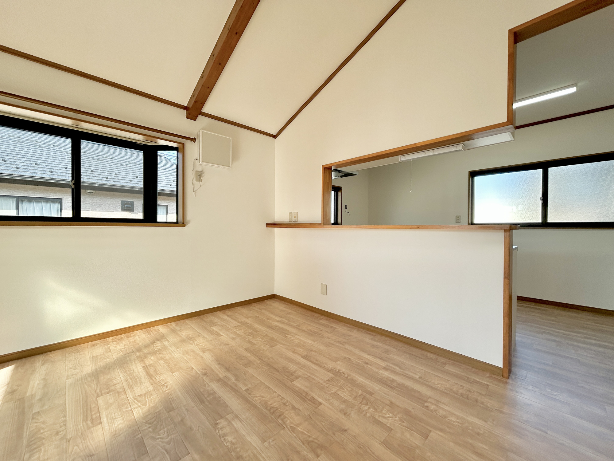前橋市箱田町　中古物件のキッチン|ここにはみんなが集い、食事と楽しい会話が始まる。話に夢中になりすぎて、ついつい時を忘れてしまう。そんな束の間の幸せを感じさせてくれる場所。
