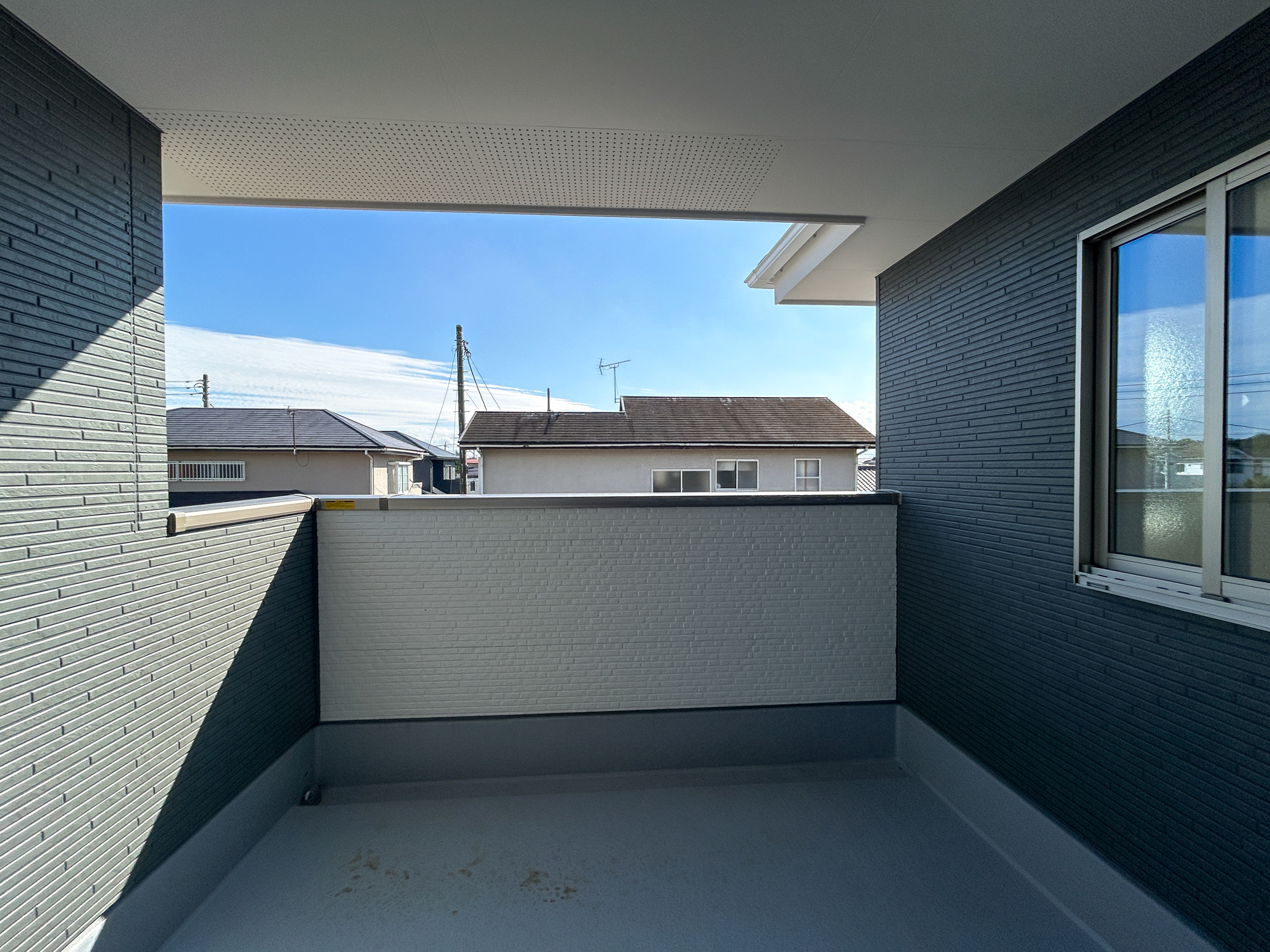 前橋市下新田町1期　新築住宅全3棟のバルコニー|インナーバルコニーなので急な雨でも安心♪広々としたバルコニーで日々の洗濯物はもちろん、布団などの大物もたくさん干していただけます♪