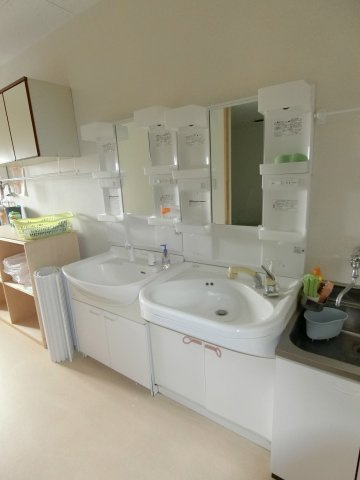 伊達市有珠町6-25　店舗・宿舎の独立洗面台