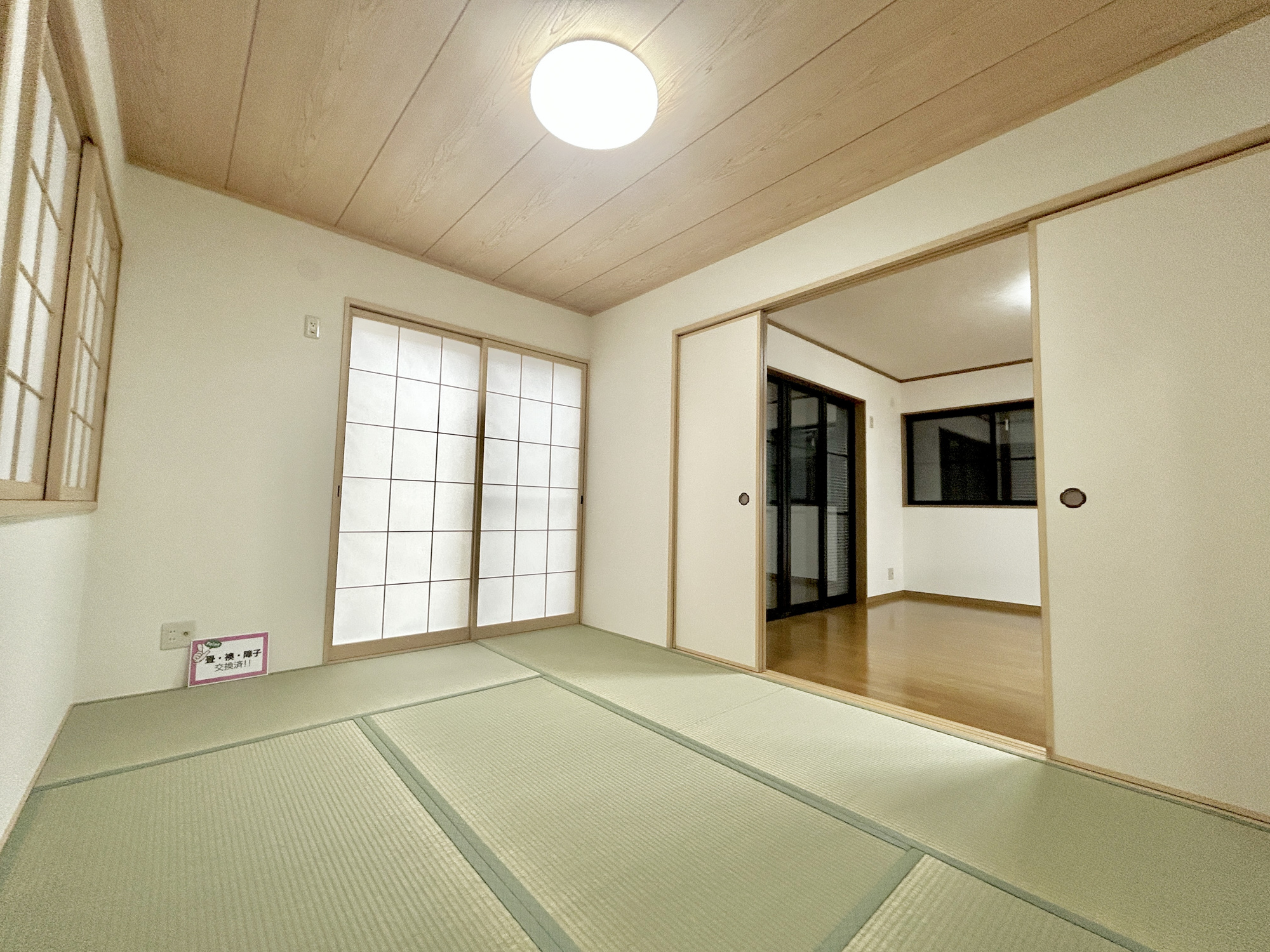 伊勢崎市長沼町　　中古住宅の和室|LDKと隣接した和室。
リビングから目が届く場所なので、お子様の遊び部屋・お昼寝スペースとして使うのもオススメです♪