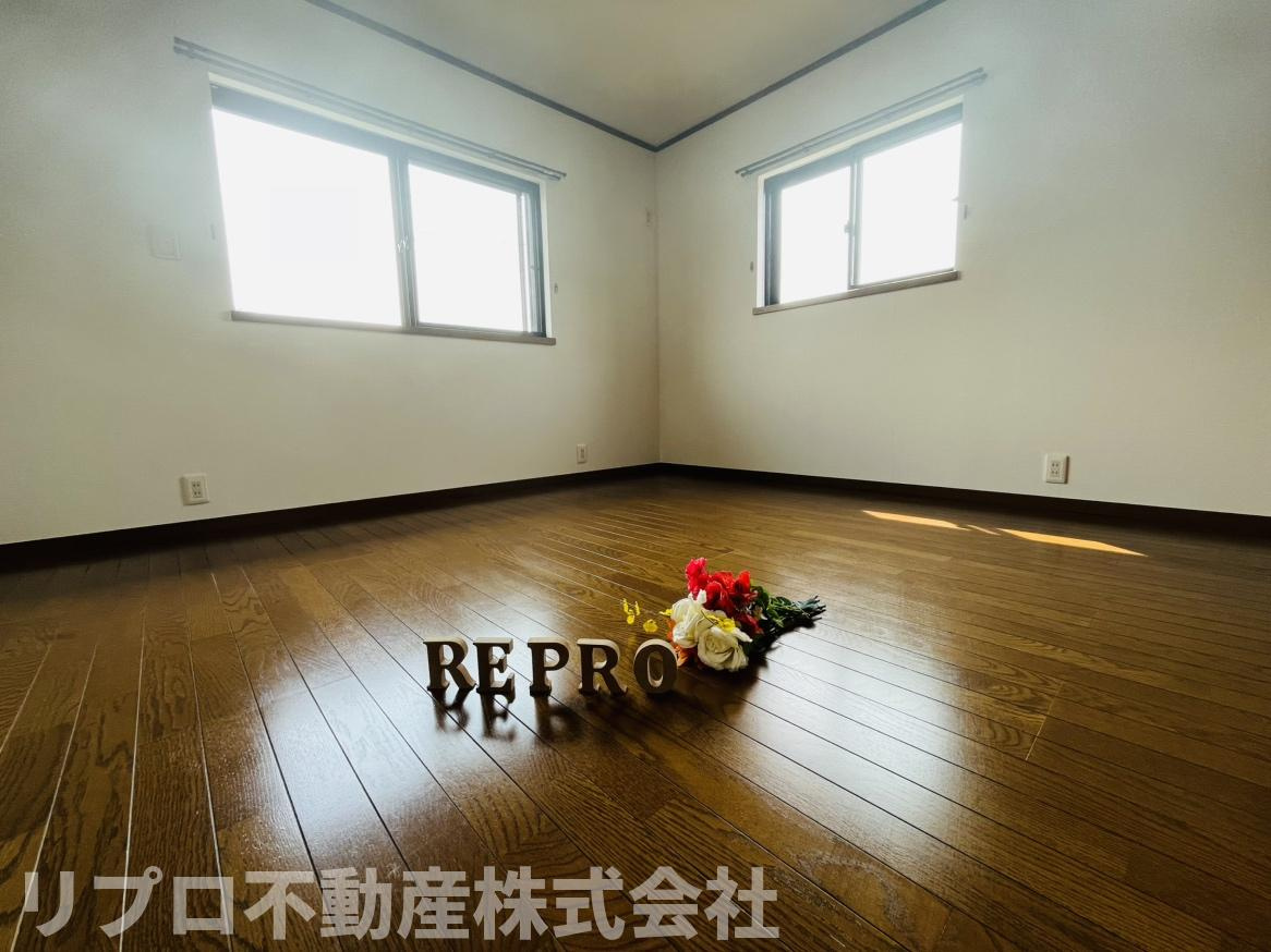 野田市木野崎戸建の洋室|２階洋室１０．０帖　二面採光です♪