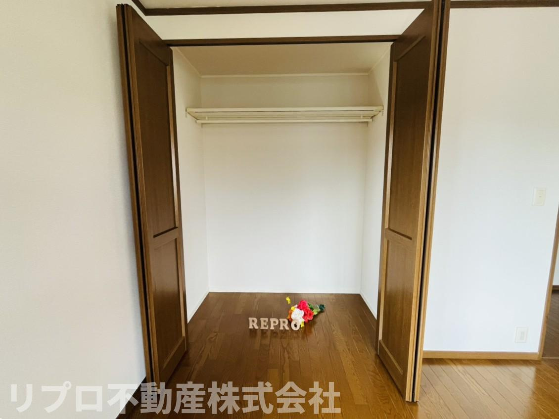 野田市木野崎戸建の収納|２階洋室のクローゼット