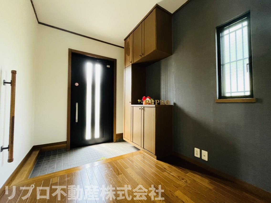 野田市木野崎戸建の玄関|玄関は広く重厚感があります