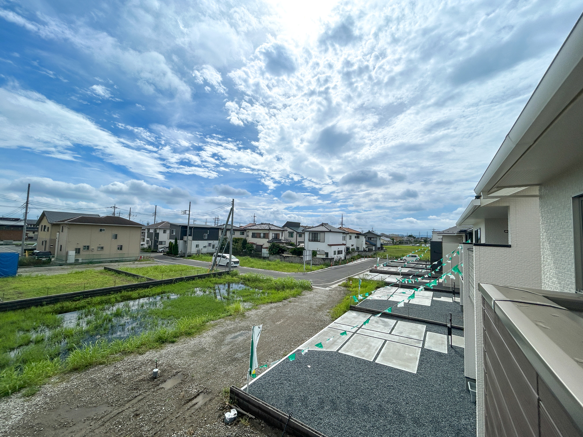 前橋市箱田町第9期　新築住宅全7棟の展望|低層の一戸建てを中心とした街並みが整然と続き、周辺は高い建物が建っていないので、採光や開放性に恵まれ、空が広く緑の多い閑静な趣を感じる環境です。