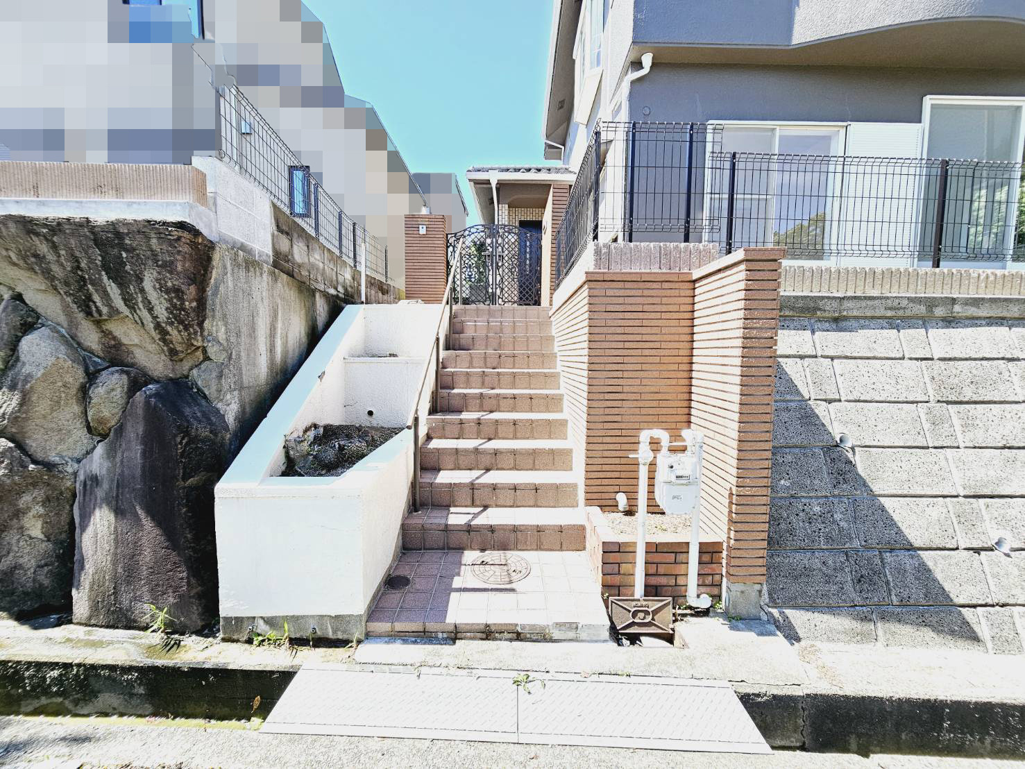 若草町３丁目戸建のその他|■玄関アプローチ