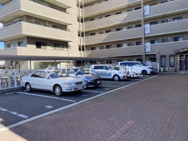 ライオンズマンション千葉山王の駐車場
