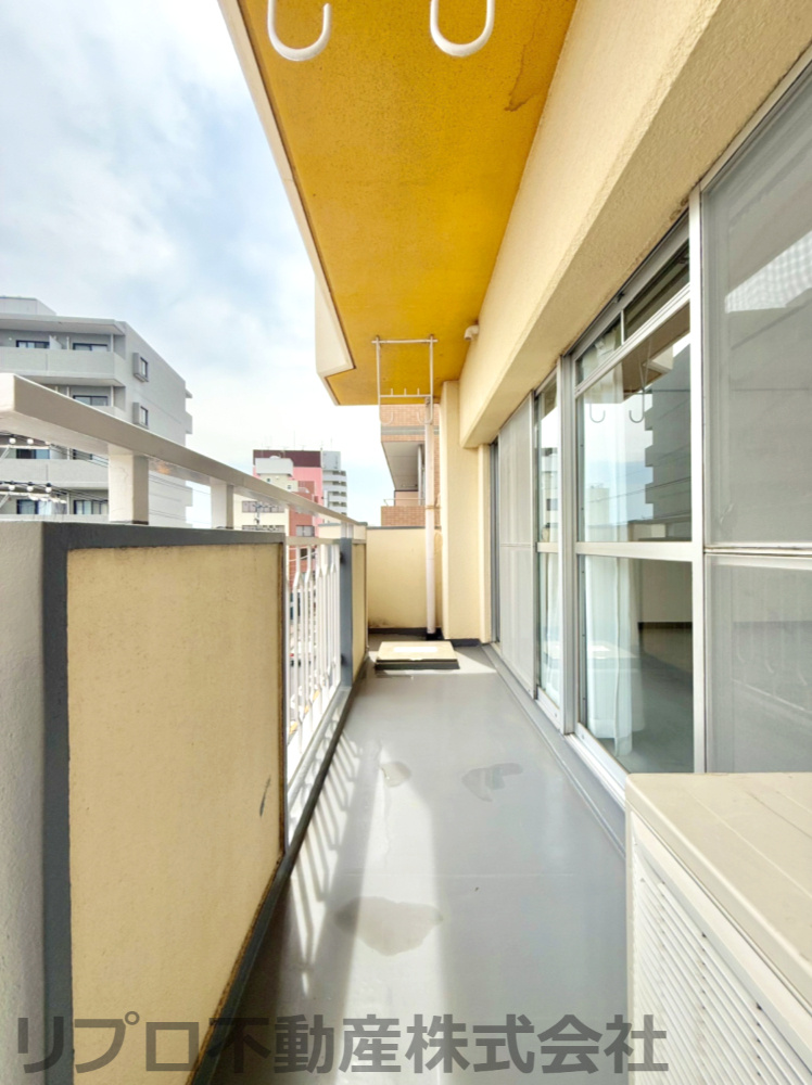 天王台ロイヤルマンションのバルコニー|バルコニーは物干し竿があればすぐに洗濯物を乾かすことができます！