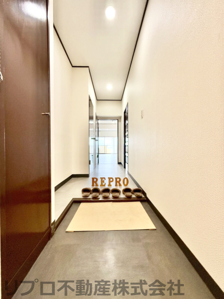 天王台ロイヤルマンションの玄関|天井が高いことで視界が広がり、玄関に入った瞬間から開放的な印象を与えます！