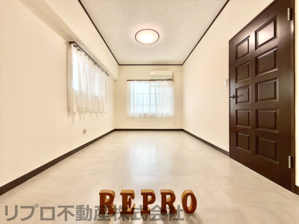 天王台ロイヤルマンションの洋室|６.２帖の洋室はベッド、デスク、収納家具などを配置しても圧迫感が少なく、自由なレイアウトが楽しめる！